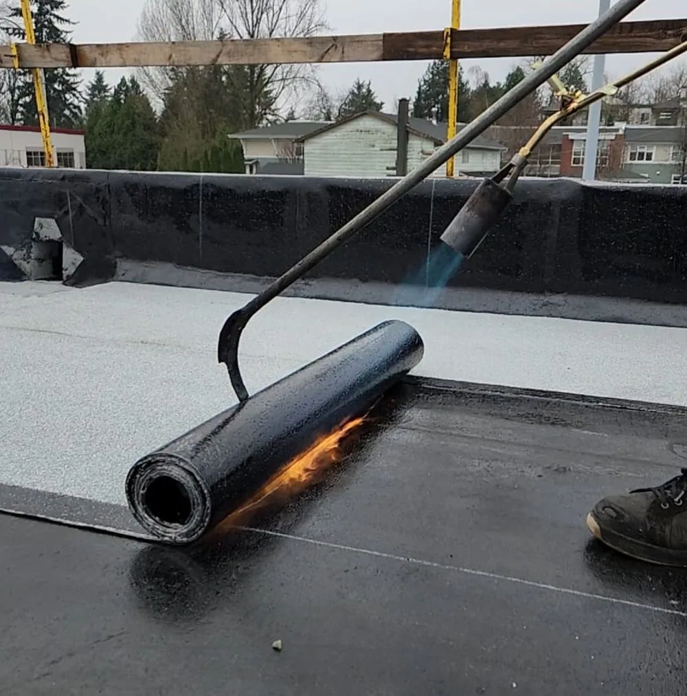 What a Flat Roof Replacement Costs in West Los Angeles — Seasonal Guide