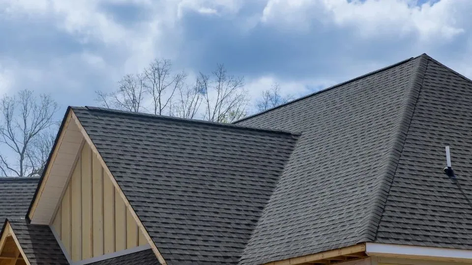 What a Shingle Re-Roof Costs in West Los Angeles — Seasonal Guide